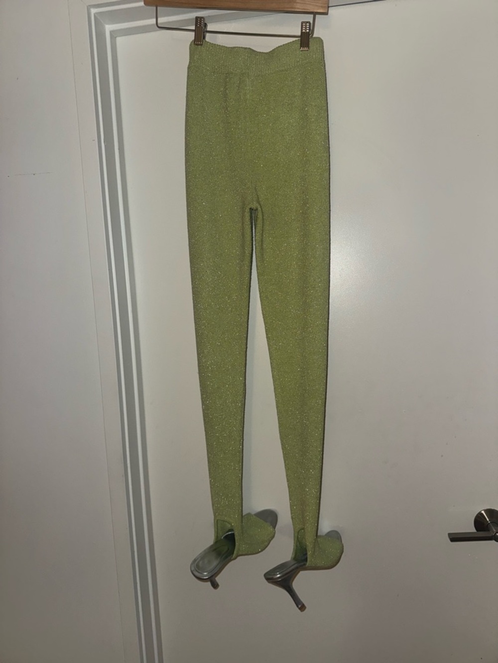High waisted Sparkly Light Green Knit leggings size S with silver  heels size 38